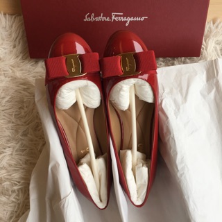 Ferragamo 經典蝴蝶結紅色漆皮平底鞋