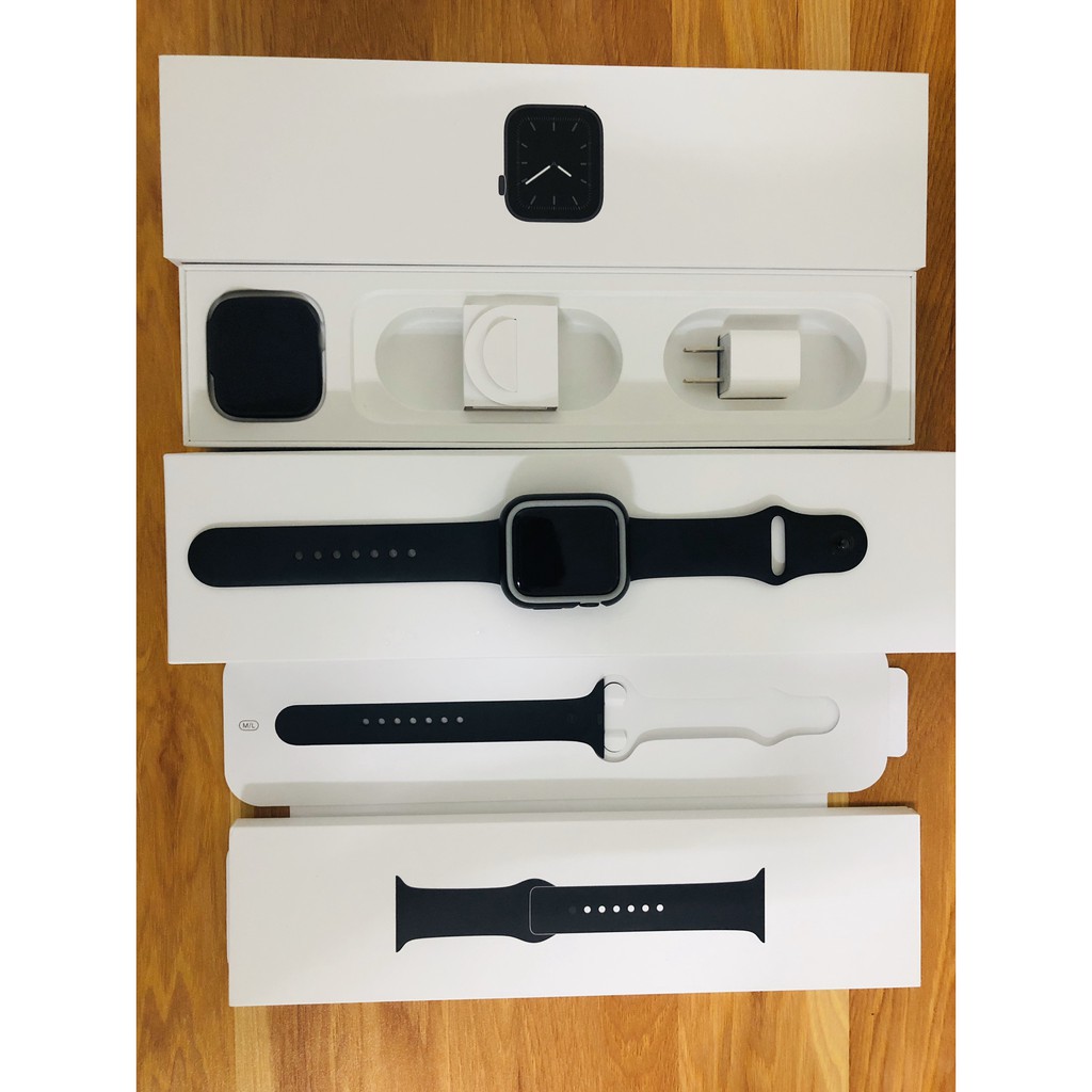 Apple watch 5 GPS+LTE 太空灰色鋁金屬錶殼；運動型錶帶 44mm  二手 九成九新