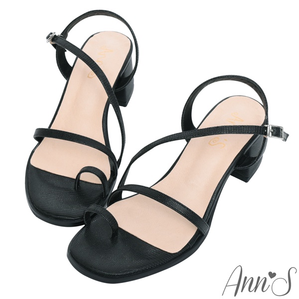 Ann’S怦然時刻-視覺顯瘦斜帶套指方頭粗跟涼鞋5cm-黑