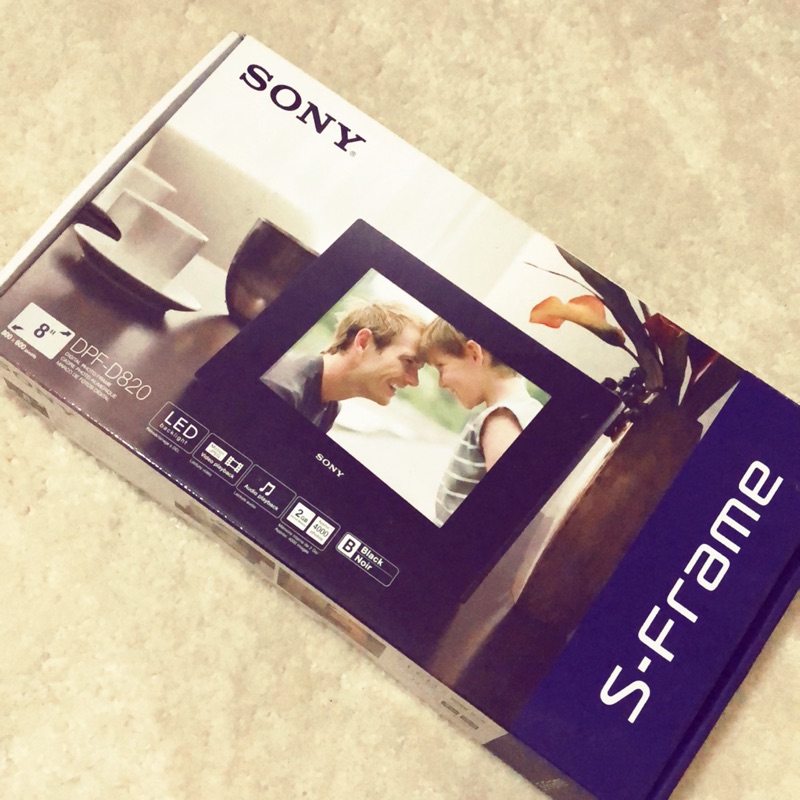 Sony 數位相框 原價$5990 內建2g 另贈送4g記憶卡