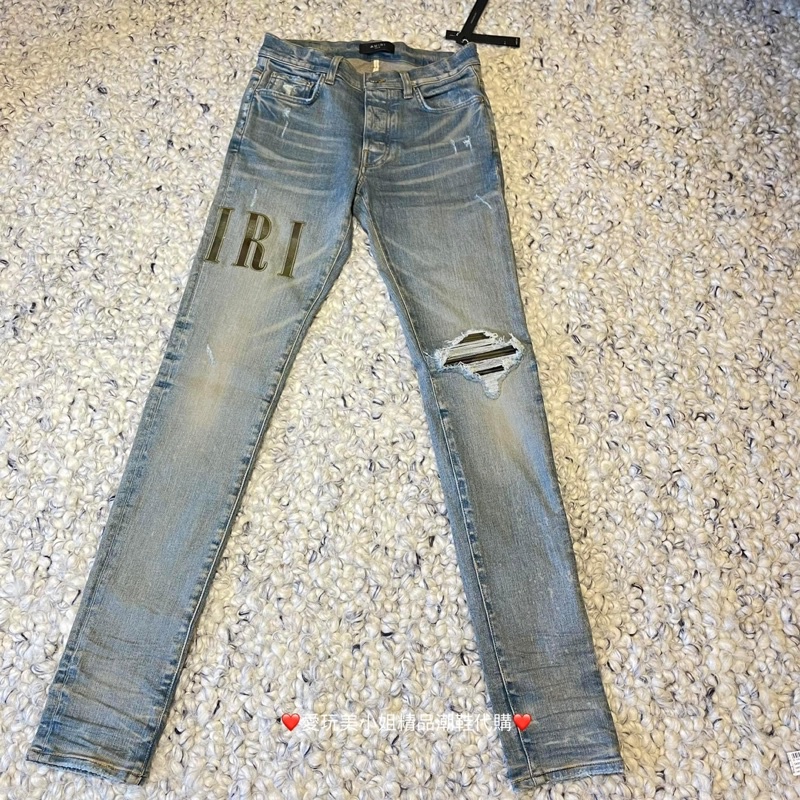 AMIRI 男款 刺繡Logo 破洞牛仔褲 👖