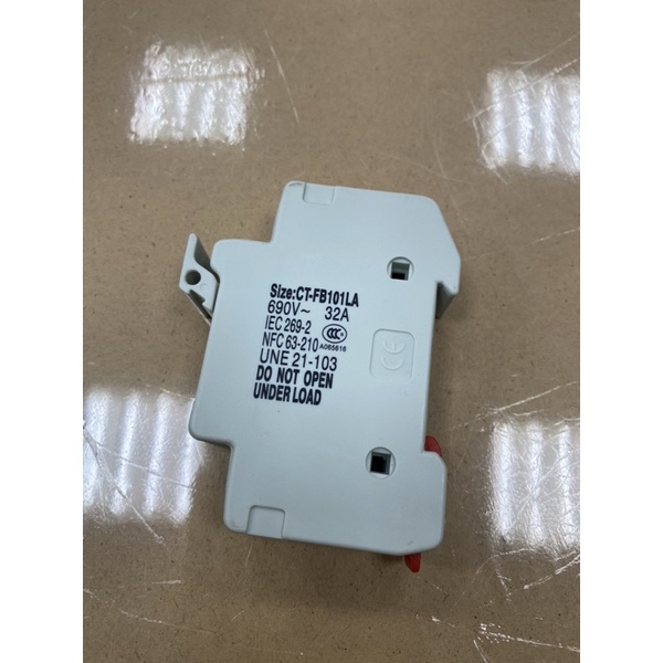 CT-FB101LA 10*38 僑電QDQ 圓柱形保險絲底座