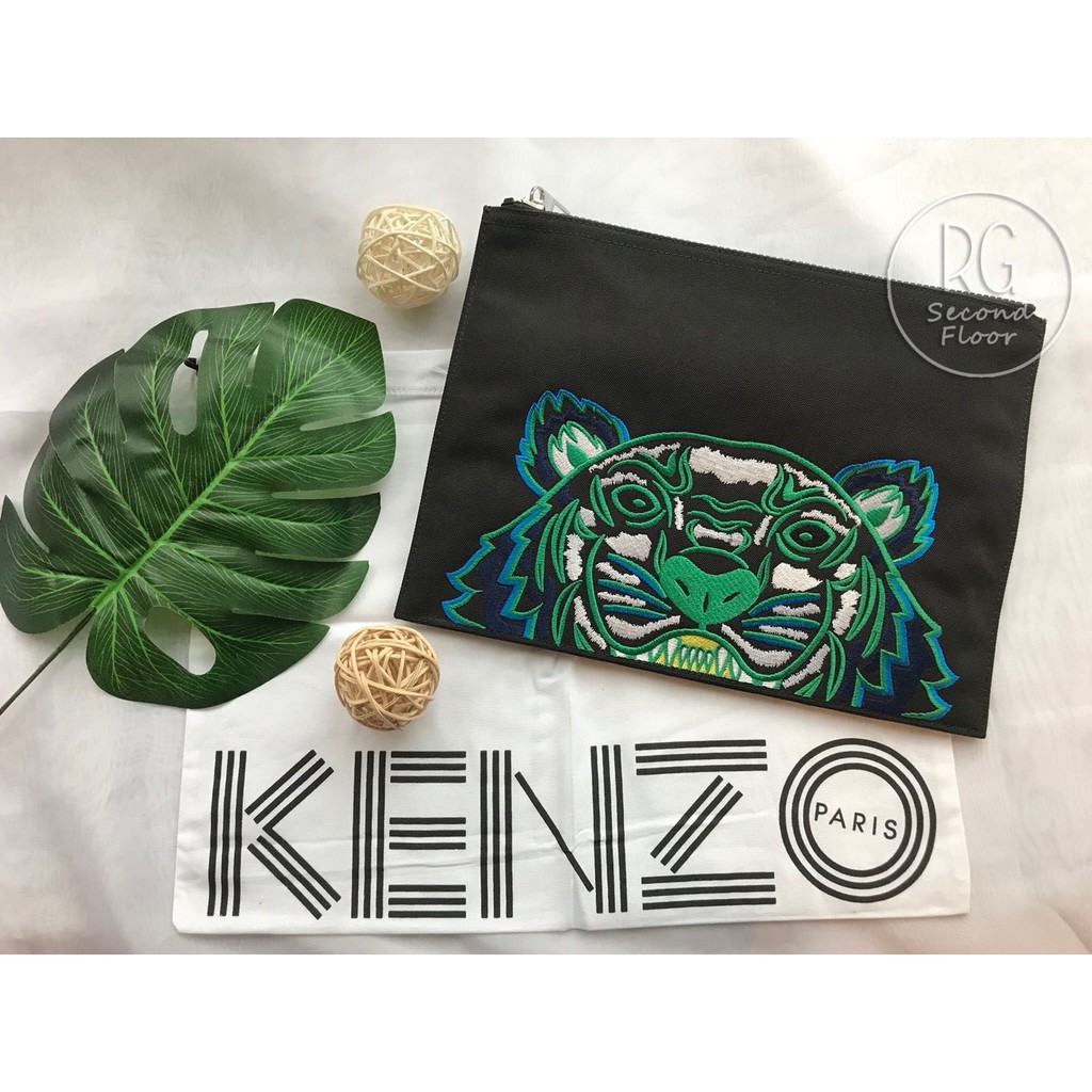 [現貨] KENZO 刺繡綠虎頭 大紅LOGO款 手拿包 3603679410322