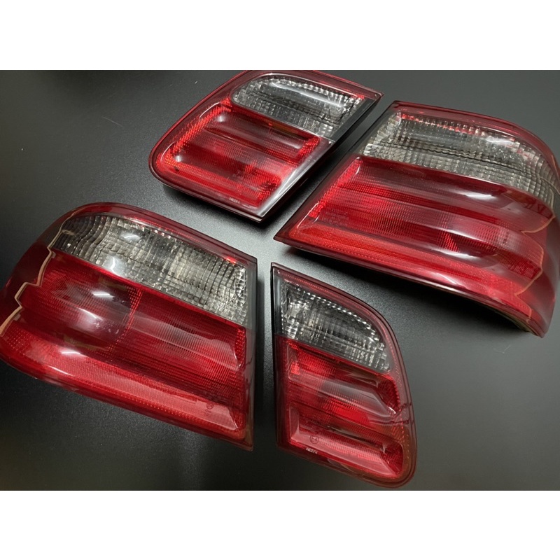 Benz w210 紅黑尾燈 (Depo製）