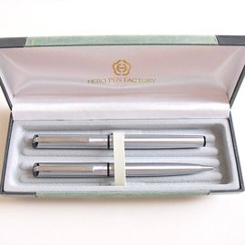 ☆艾力客生活工坊☆000-160 英雄60 老款全鋼中細尖鋼筆0.5F尖 鋼珠筆0.5mm 對筆盒裝（90年代老庫存）