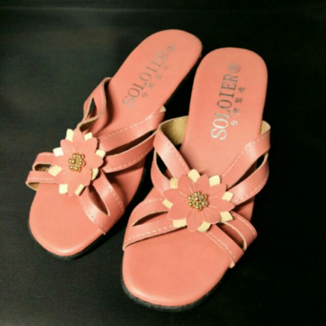 二手 台灣製造 低跟 女拖鞋 粉紅色 22.5號