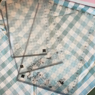💗正版現貨💗迪士尼 無毒環保墊板 A4 B5 25K 透明墊板 公分標示 A4墊板 桌墊 開學文具 維尼 文具 臺灣製