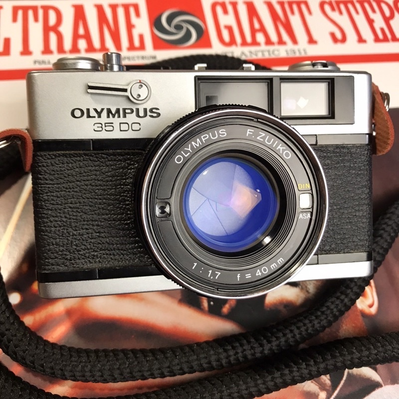 [翁李萬老雜貨洋行] OLYMPUS 35DC 日本製 美品 全機功能正常 底片機 135底片 新手適用 光圈快門全自動