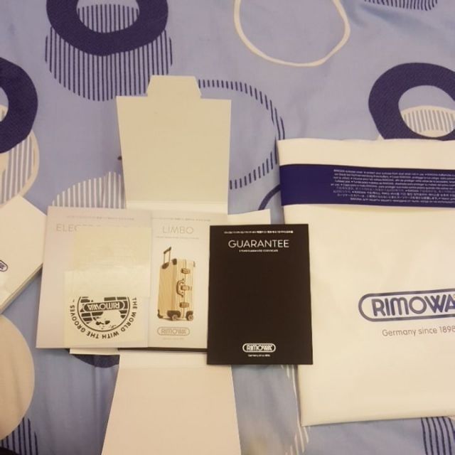 Rimowa深藍29吋行李箱保證正品 附保卡 有保固 最後降價 好看實用 極優惠 只賣21900 蝦皮購物