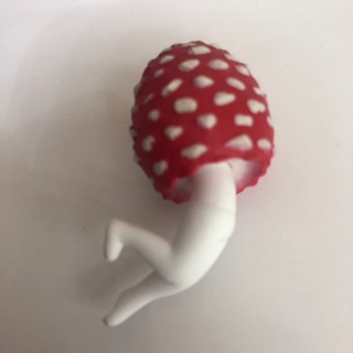 Toy80s玩具店 扭蛋 轉蛋 經痛蘑菇 肚子痛 蘑菇人 桌上小物