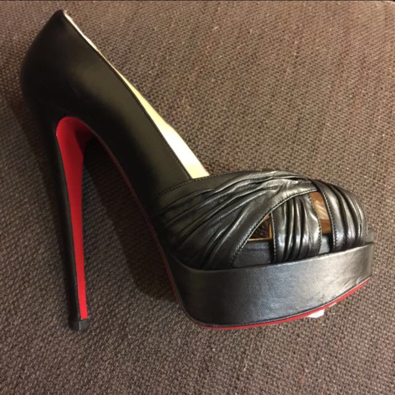 全新Christian Louboutin 黑色露趾紅底鞋高跟鞋！超美38.5號