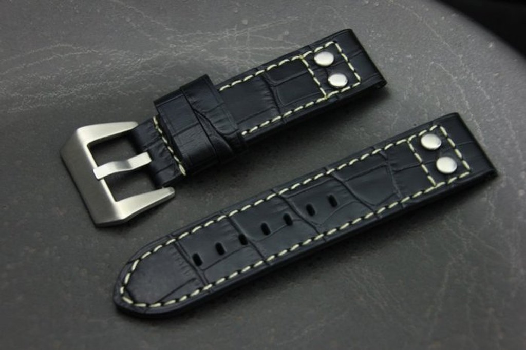 鉚釘22mm直身黑色鱷魚皮紋真皮錶帶新衣軍錶飛行風格IWC 白色縫線