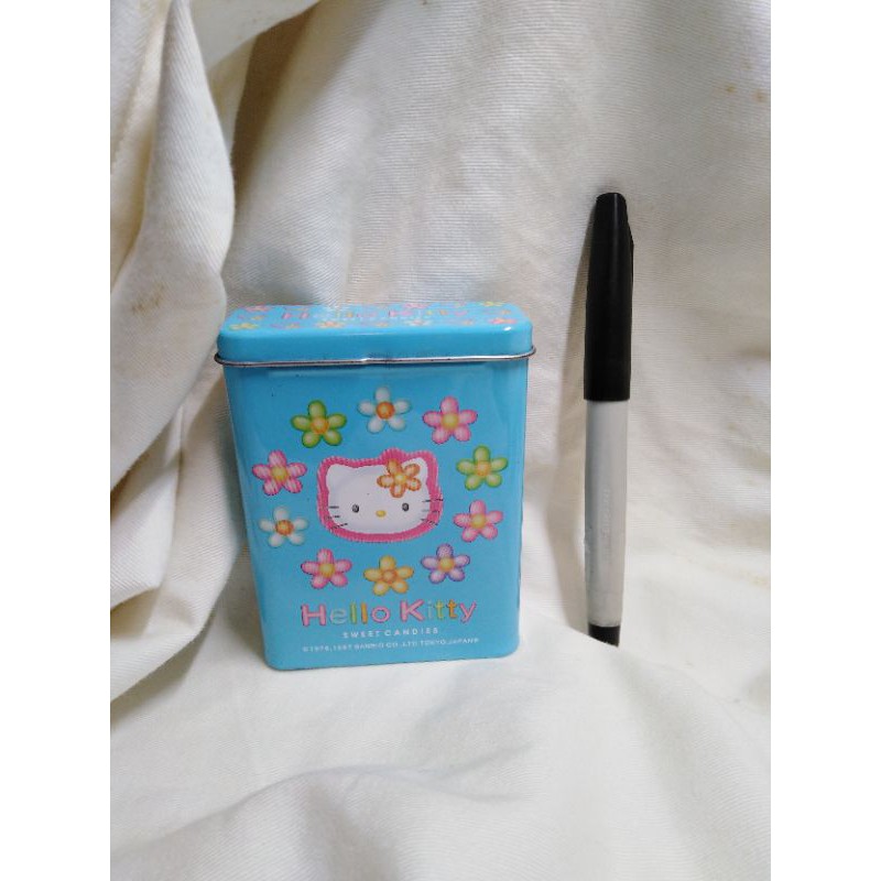 二手 馬口鐵盒鐵罐 1997年日本SANRIO三麗鷗hello kitty煙盒形狀糖果空罐 無生鏽損傷