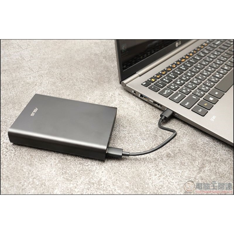 免運費 九成新 ASUS ZenPower Pro PD 13600mAh 行動電源 黑色