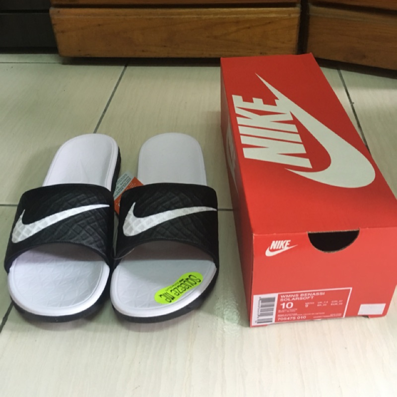 Nike Wmns Benassi Solarsoft  黑白 防水 運動 拖鞋 705475-010 US10