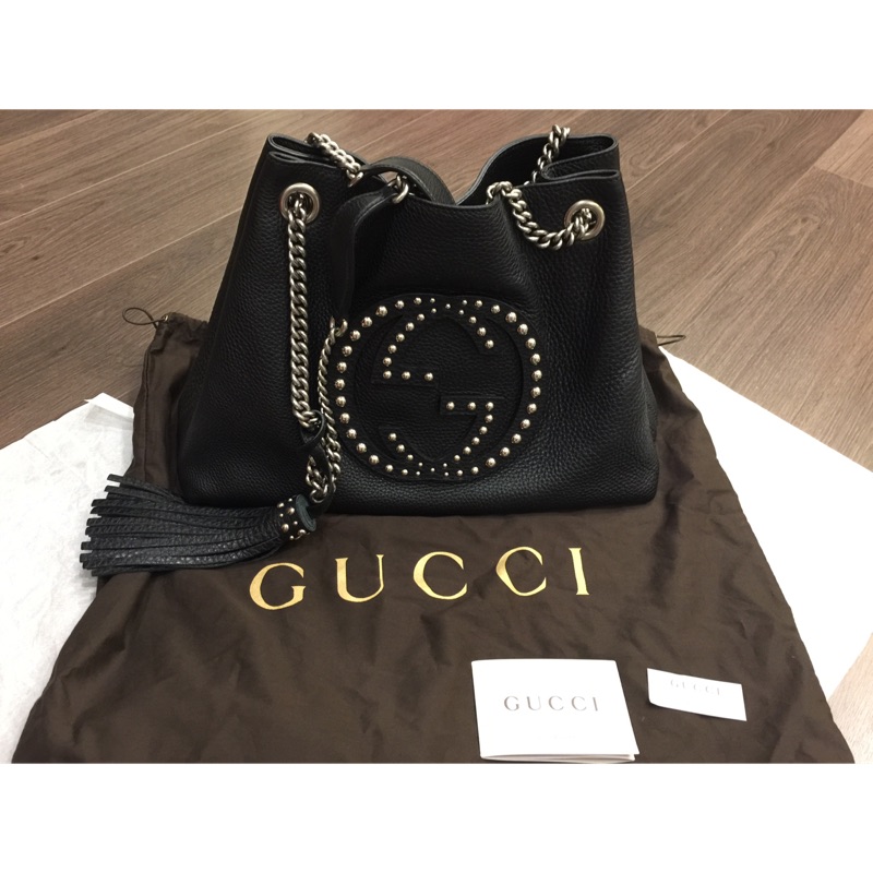 近全新 ❤️ GUCCI SOHO 立體大logo 卯釘 流蘇鏈條 黑色全牛皮肩背包 手提包 斜背包 ❤️ 購於香港機場