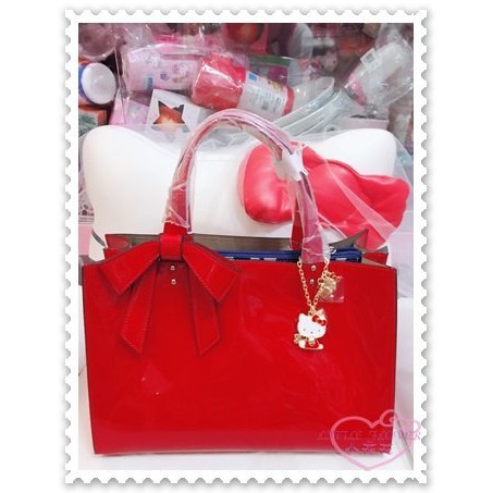 ♥小花花日本精品♥ Hello Kitty x Samantha Thavasa吊飾+日本進口紅色亮皮包 合購賣場