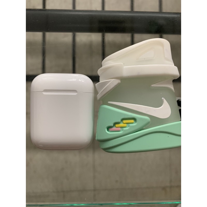 二手Apple AirPods 2 有線充電盒款［今年11月25日過保。手續費3%💢］(第2代) MV7N2TA/A