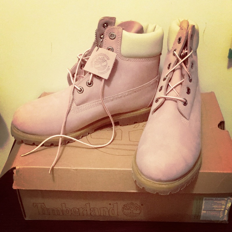 Timberland 粉紫色短靴（限定版）