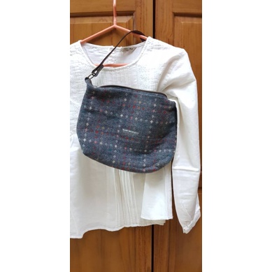 舖棉斜背包 / 拼布包 / 花木棉 / 日本毛料布 / 內層有三個夾層袋，方便分類置放物品/手工製作