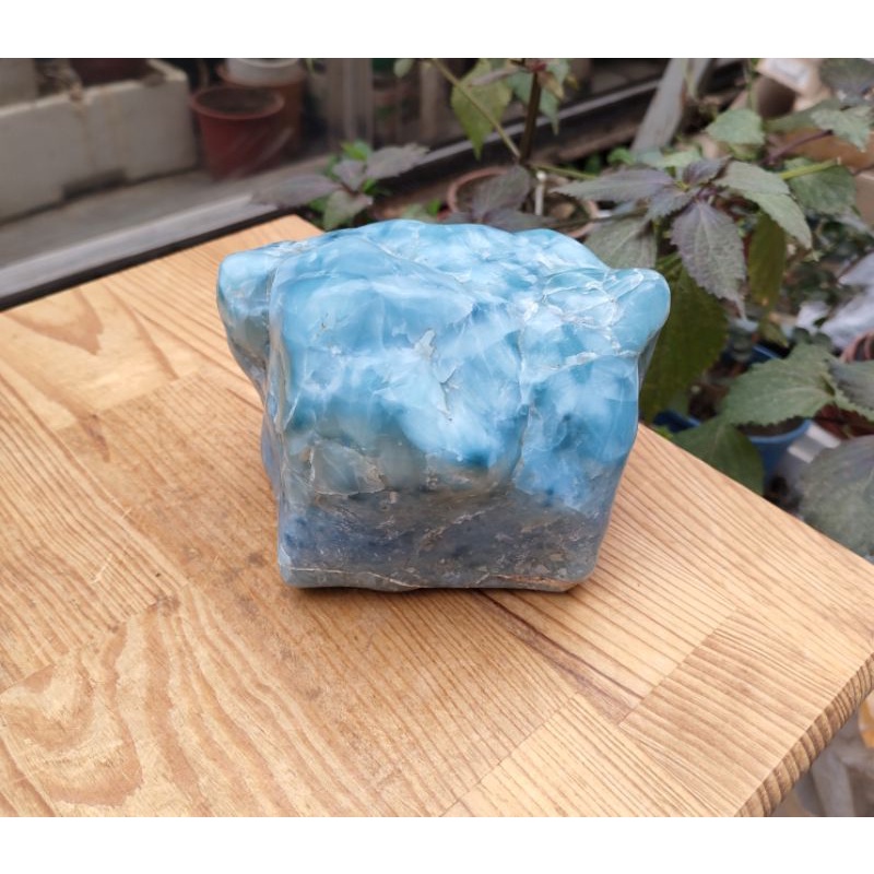 老珍藏天然蘇聯藍寶石原礦擺件~色優超冰透~居家擺飾超有質感~重約1745公克~稀有的物件