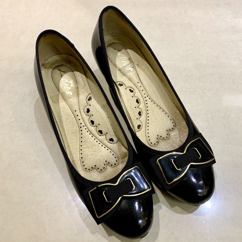 Diana Da0108專櫃女鞋 漫步在雲端系列舒適減壓軟墊 黑金釦黑色粗根高跟鞋 24號