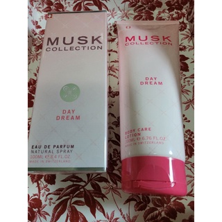 musk collection 的100ml香水加200ml身體乳