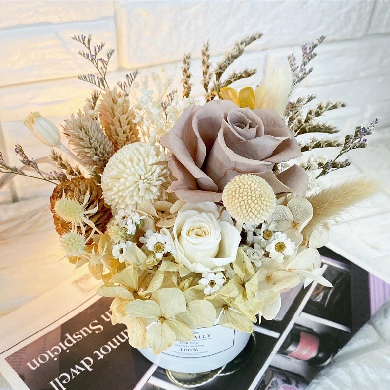 花之羽榛果拿鐵永生玫瑰盆花大地色系奶茶色永生花盆 Floweryu 開幕花盆情人節花禮母親節花禮 蝦皮購物