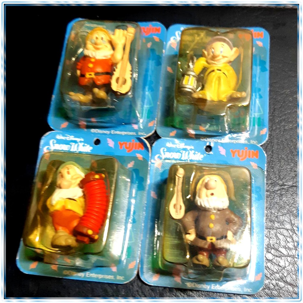 日本帶回早期絕版迪士尼正版現貨-全新未拆封-yujin白雪公主的小矮人迷你小吊卡-不同款-共4入