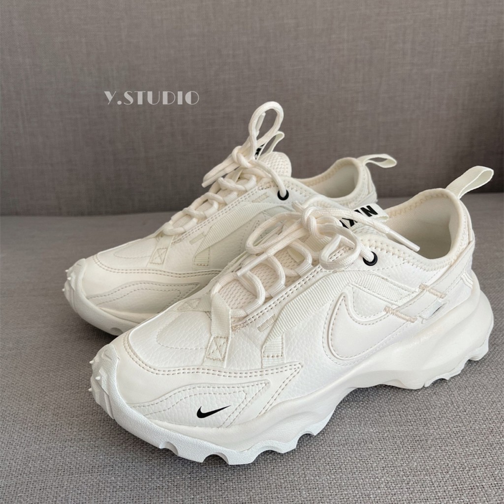 nike white tc 7900 sneakers