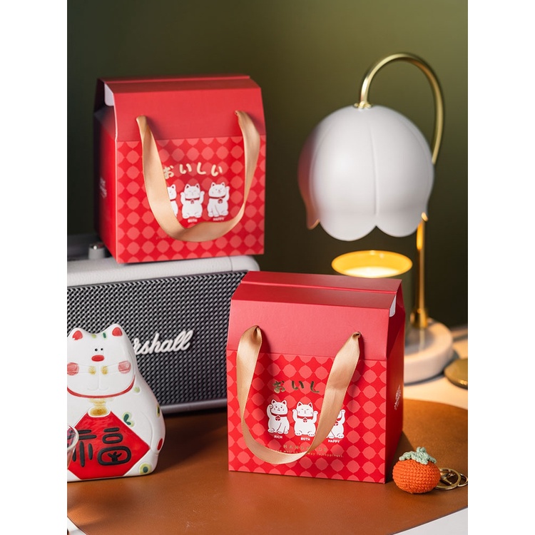 AM好時光【M483】新年紅 招財貓燙金 手提包裝盒 5個入❤新年伴手禮西點手提盒 瑪德蓮蛋糕甜點外帶盒 牛軋糖雪花酥盒