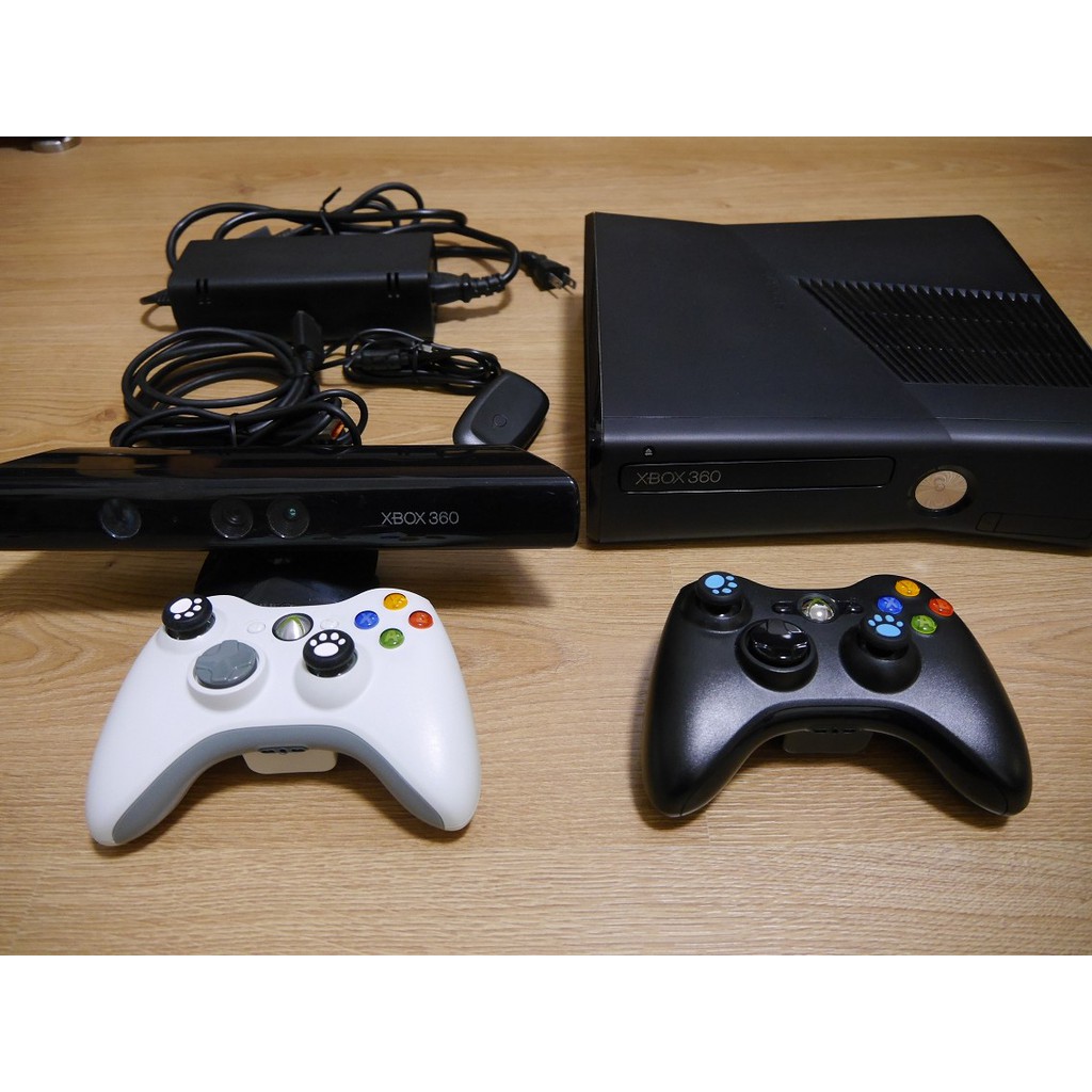 XBOX360薄型主機+原廠電源線/無線手把2支/Kinect/無線手把PC接收器(副廠)/遊戲4片