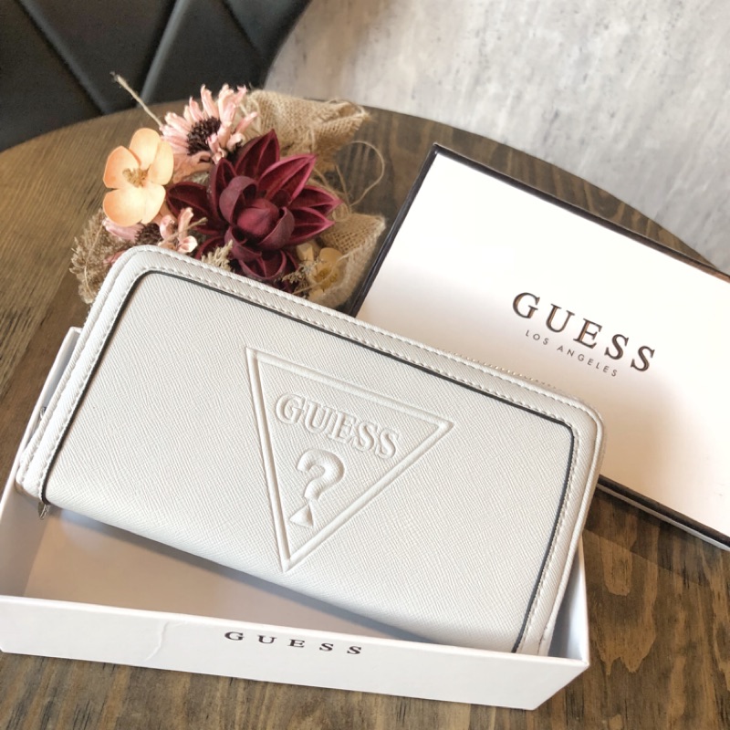 [About]現貨_Guess杏白三角logo長夾👜