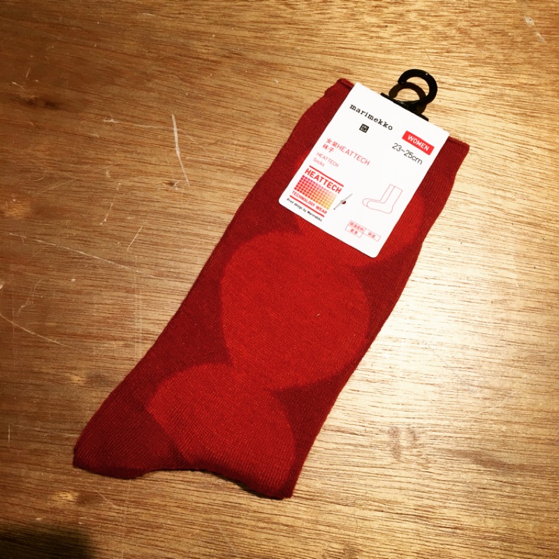 現貨uniqlo marimekko heattech 聯名發熱襪可愛大紅點| 蝦皮購物