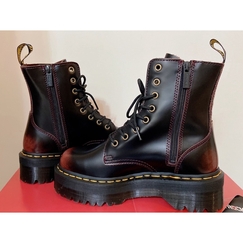 Dr.Martens JADON-8孔厚底馬汀鞋 限量版酒紅色 （已預定）