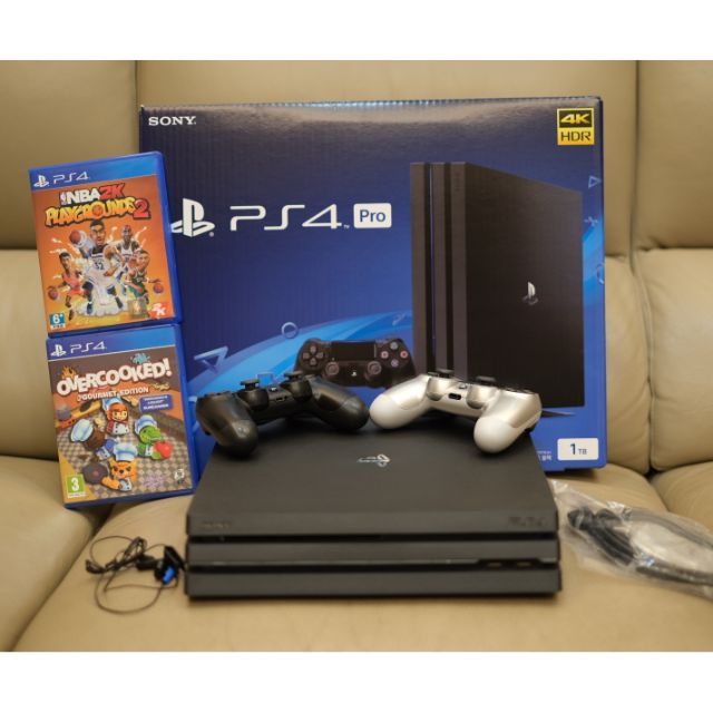 二手 九成新 ps4 pro 7017b 1TB容量 極致黑  單手把