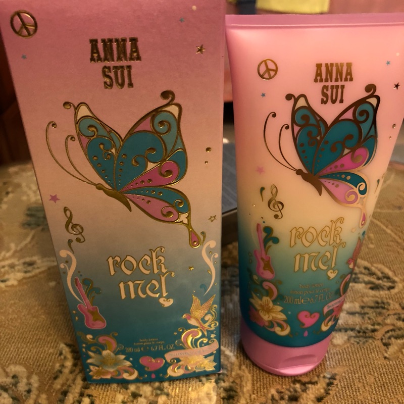 Anna sui 全新身體乳