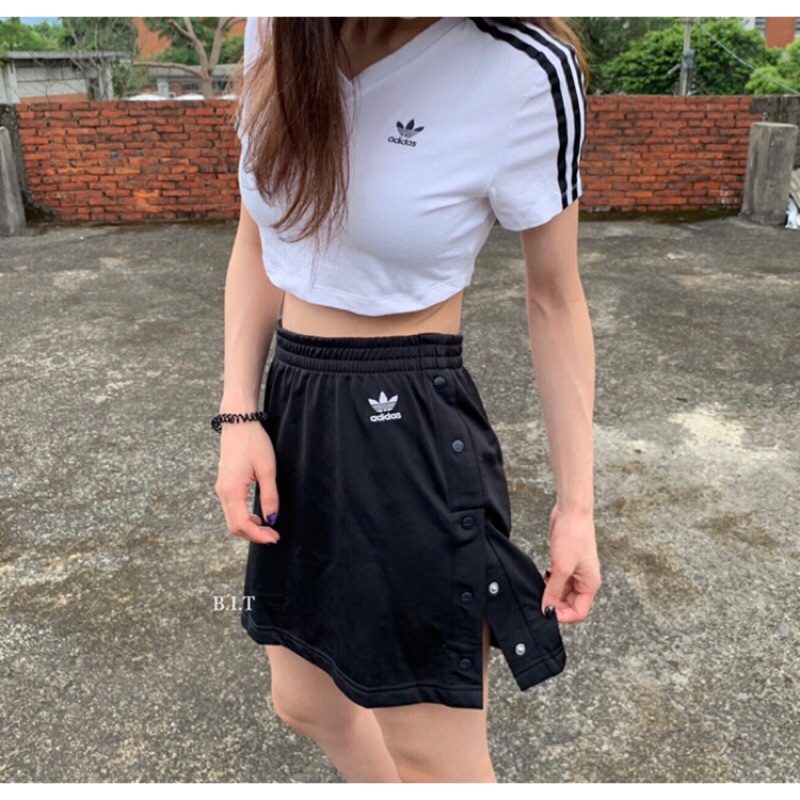 BIT › 現貨秒發♡ Adidas Originals 短版DV2622 DV2620 上衣短t cw0712 | 蝦皮購物