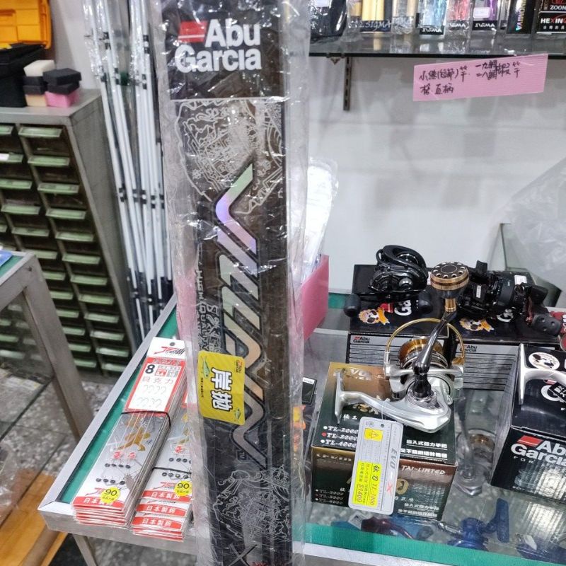 Abu Garcia 8尺惡棍竿一支+鈦刀3000型捲線器一個+貝克力Pe線+硬餌含免運