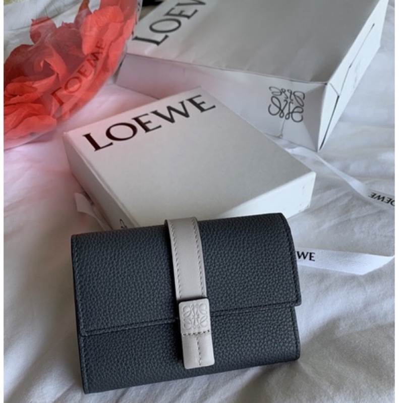 降價專櫃二手LOEWE Vertical 荔枝皮 拼色 小牛皮 真皮 三折 中夾 短夾 錢包 皮夾
