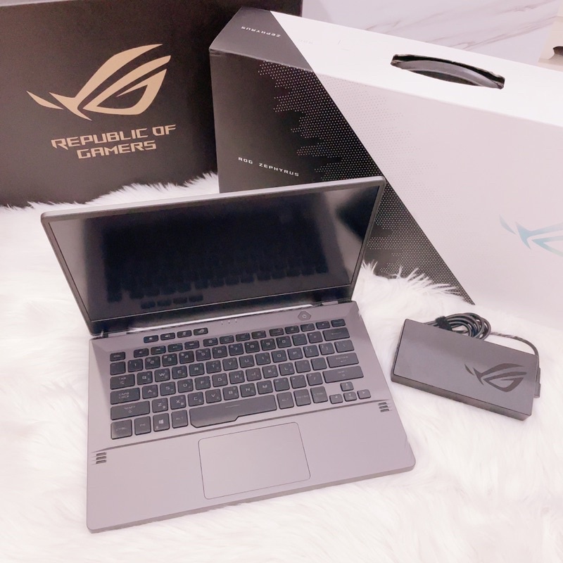 二手近全新 ASUS 14吋電競筆電 ROG Zephyrus G14 GA401IV-0102E4900HS 日蝕灰