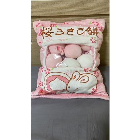 【一大袋櫻花兔子抱枕】內含八隻小兔公仔 毛絨玩具