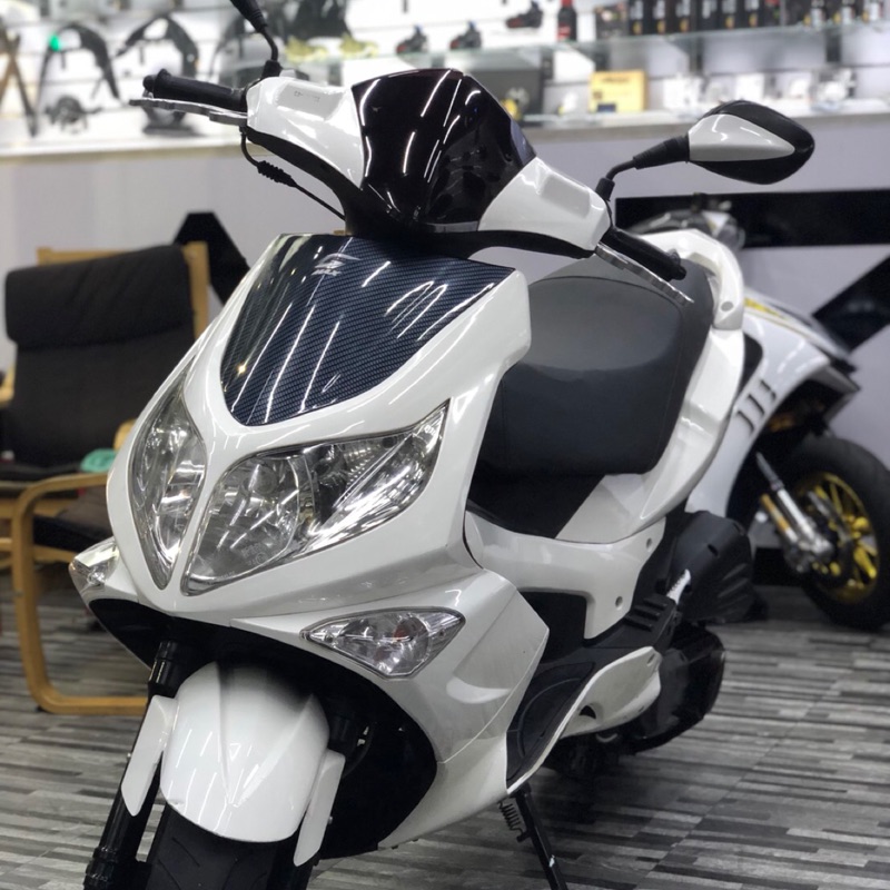 自售中古機車  比雅久/PGO- 200CC   G-MAX200(白色) 一手車  車況佳 無事故 2008/12出廠