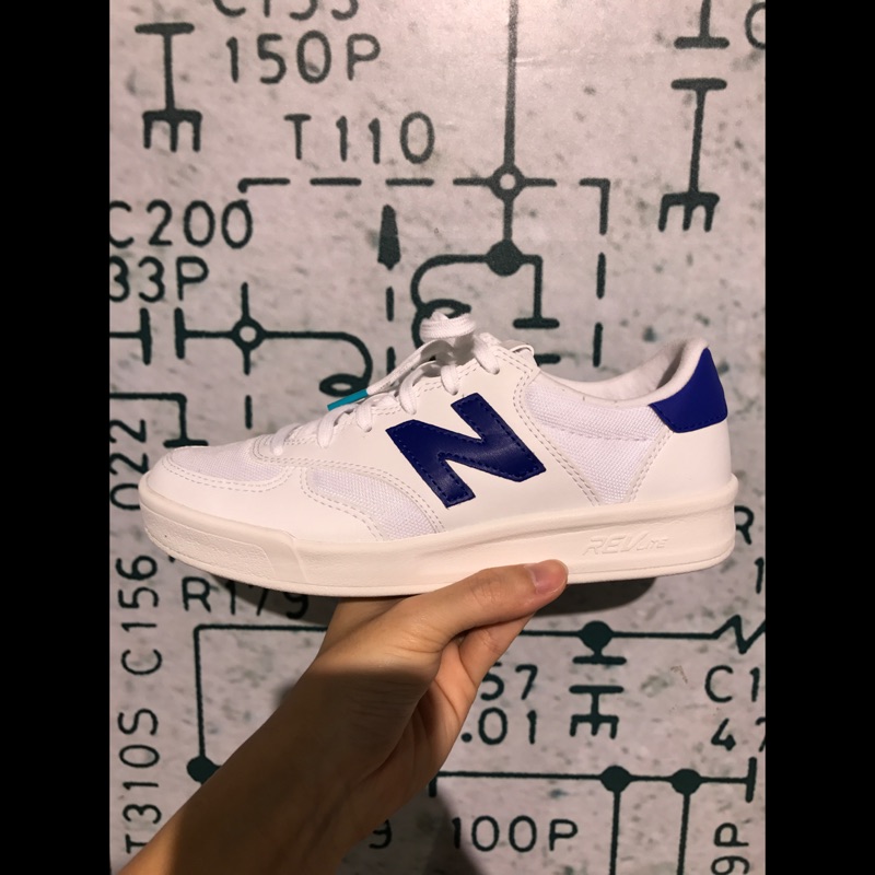 New balance NB WRT300CE 女段8.5 藍、白經典款復古鞋 台灣公司貨