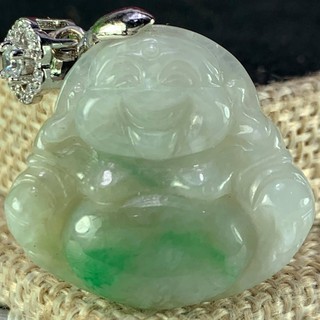 【福藝古玩批發】嚴選 天然緬甸玉A貨 白底青帶蘋果綠 彌勒座財神吊墜 ~ 121854