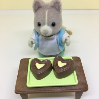 核桃心型巧克力🍫袖珍食玩2個價格❤️現貨森林家族 小布娃娃屋場景配件🎁買2個送巧克力盒🍫詳見商品說明