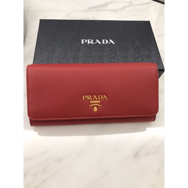 （過年大降價）PRADA 全新品女長夾 招財酒紅色（保卡、原廠盒都有）2020年義大利購入 可驗貨