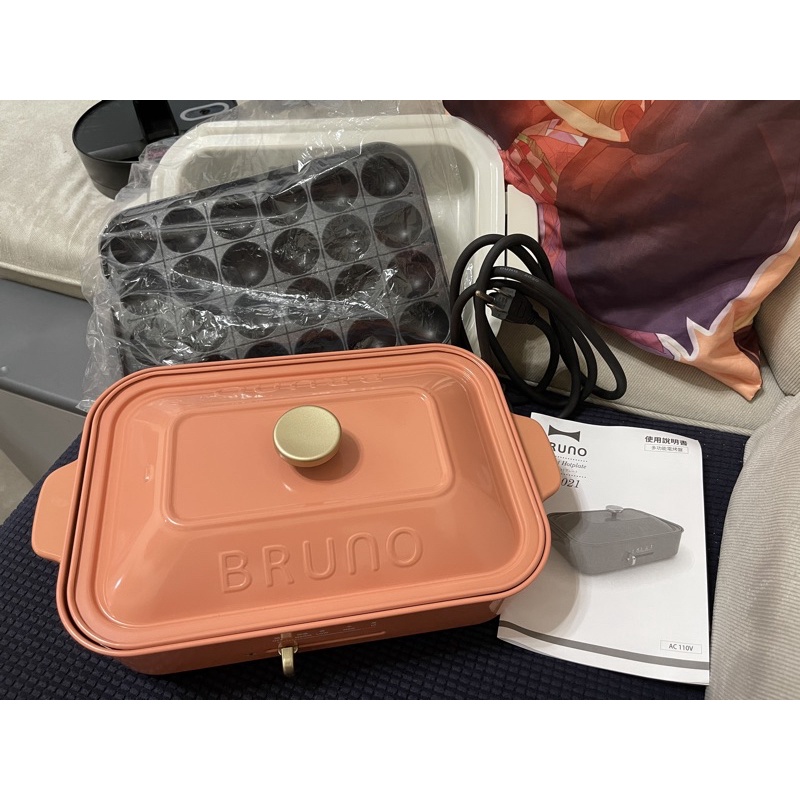 日本BRUNO多功能電烤盤(珊瑚粉)+鴛鴦鍋附木鏟