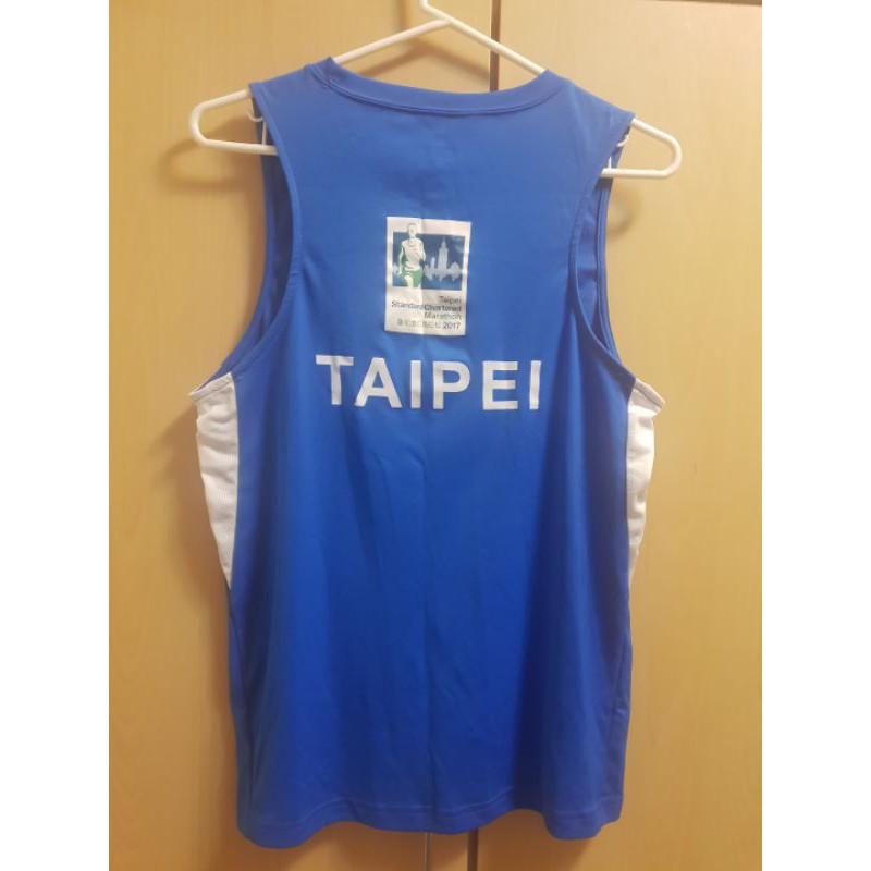 全新男款藍色背心，台北渣打馬拉松2017紀念，柔軟舒適涼爽，肩32長65公分m號唯此一件