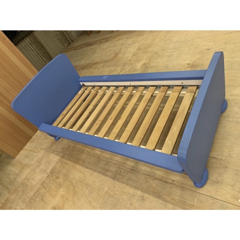 (二手_便宜出清）IKEA MAMMUT 兒童床（藍色，附床墊）限自取